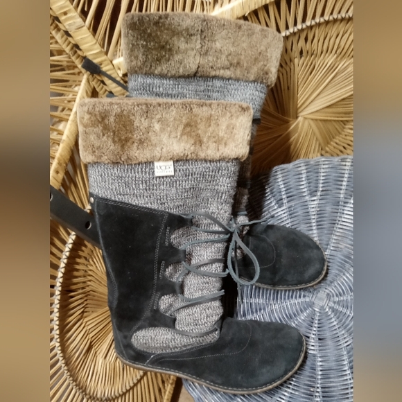 UGGS Torrey Boot Size 10 - Picture 2 of 10